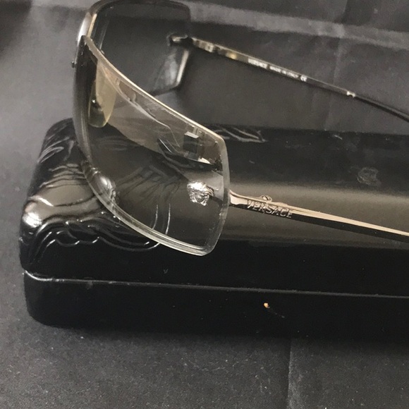 Versace sunglasses - Picture 5 of 7